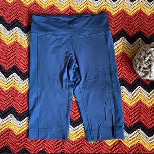 7. LULULEMON | Cropped Leggings - Size 8